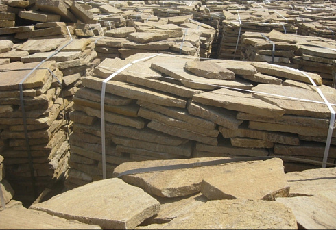 Kamenclub.ru: Песчаник пластушка желтый с рисунком (3 см)  купить в Луганске песчаник желтый с рисунком, рыжий, желтый песчаник пластушка ландшафтная рваная 8 500 руб/м3   фото КАМЕНЬ КЛУБ