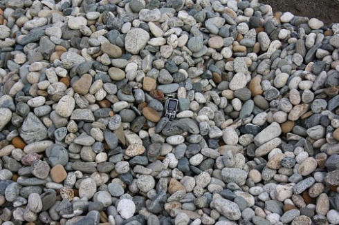 Kamenclub.ru: Галька речная окат (ассорти) фр. 50-100 мм. купить  в Луганске галька природная округлая серая белая черная серая коричневая синяя галька речная окатанная округлая 6200 руб/т   фото КАМЕНЬ КЛУБ