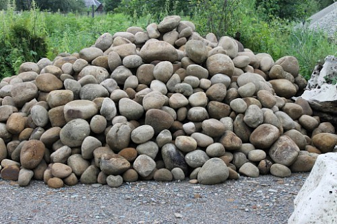 Kamenclub.ru: Песчаник ядра, фр. 100-300 мм  купить в Луганске песчаник бежевый серый рыжий речная галька 5 000 руб/т   фото КАМЕНЬ КЛУБ