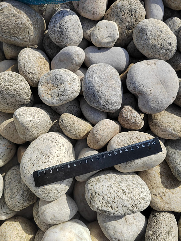 Kamenclub.ru: Галька речная окат (серо-белая) фр. 70-120 мм купить  в Луганске галька галечник бело-серая, серо-белая, серая, белая речная природная галька  8000 руб/т   фото КАМЕНЬ КЛУБ