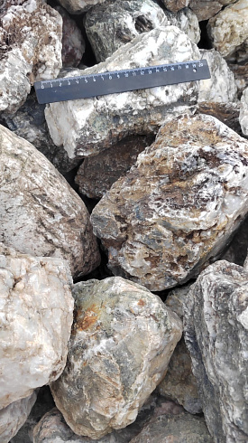 Kamenclub.ru: Кварцевый валунчик фр.100-300 мм.  купить в Луганске кварц белый, бежевый молочный рыжий крупный природный камень галечник 7850 руб/т   фото КАМЕНЬ КЛУБ