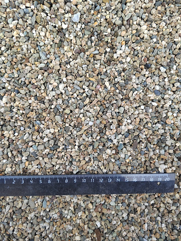 Kamenclub.ru: Галька речная окат (серая) фр.3-5 мм купить  в Луганске галька речная серая бежевый темно-серый окатанный речной камень округлый 9500 руб/т   фото КАМЕНЬ КЛУБ