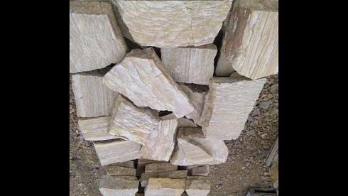 Kamenclub.ru: Песчаник пластушка желтый с рисунком (4-6 см)  купить в Луганске плитняк пластушка желтый с рисунком песчаник 9 000 руб/м3   фото КАМЕНЬ КЛУБ