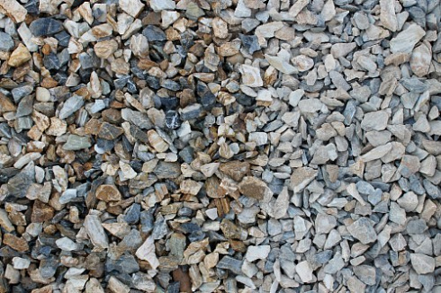 Kamenclub.ru: Мраморная крошка (щебень крошка медовый), фр. 10-20 мм.  купить в Луганске песчаник бежевый, серый каменная ландшафтная крошка  12000 руб/т   фото КАМЕНЬ КЛУБ