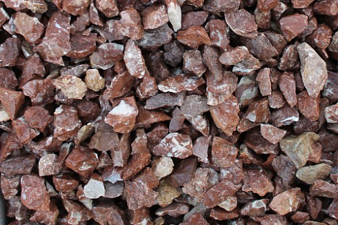 Kamenclub.ru: Мраморная крошка (щебень крошка розовый) фр. 3-5 мм.  купить в Луганске мрамор розовый, красный декоративная ландшафтная мраморная крошка 11500 руб/т   фото КАМЕНЬ КЛУБ