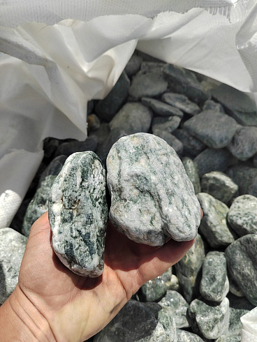 фото Галтованный жадеит (фр. 70-100 мм)  купить в Луганске в интернет-портале КАМЕНЬ КЛУБ