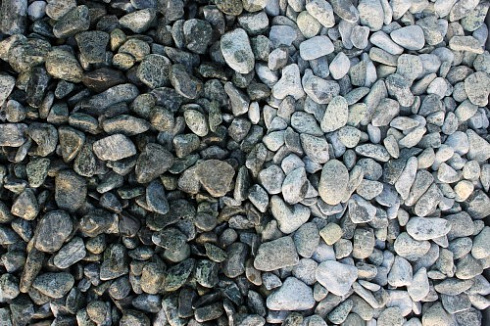 Kamenclub.ru: Щебень галтованный зеленый (змеевик) фр. 20-40 мм.  купить в Луганске мрамор зеленый, салатовый оголтованный щебень мраморный 12500 руб/т   фото КАМЕНЬ КЛУБ