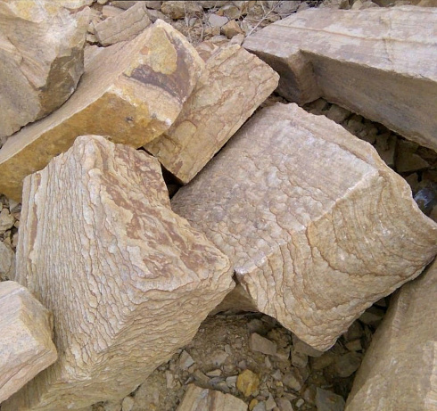 Kamenclub.ru: Песчаник пластушка желтый с рисунком (7-15 см)  купить в Луганске плитняк - пластушка - бут желтый песчаник 10200 руб/м3   фото КАМЕНЬ КЛУБ