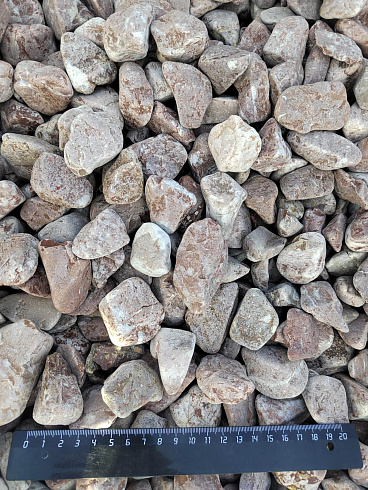 Kamenclub.ru: Мраморная крошка (щебень галтованный розовый) фр.20-40 мм.  купить в Луганске мрамор розовый, красный оголтованный округлый щебень  15000 руб/т   фото КАМЕНЬ КЛУБ