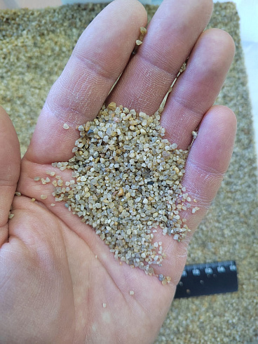 Кварцевый песок для площадок фр. 0,8 - 2 мм.  купить в Луганске фото Камень Клуб