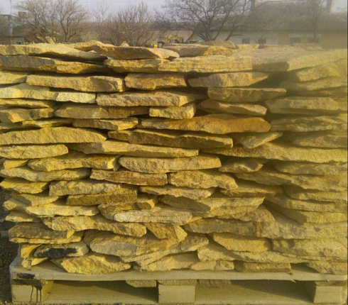 Kamenclub.ru: Песчаник пластушка "фонтанка" желтая (3,0 - 5,0 см)  купить в Луганске песчаник желтая, рыжий, желтый песчаник колотый рваный со сколом облицовочный 16200 руб/м3   фото КАМЕНЬ КЛУБ