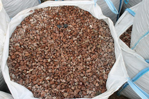 Kamenclub.ru: Мраморная крошка (щебень крошка розовый) фр. 10-20 мм.  купить в Луганске мрамор розовый, красный каменная декоративная крошка ландшафтная 11000 руб/т   фото КАМЕНЬ КЛУБ