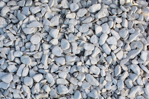 Kamenclub.ru: Мраморная крошка (щебень галтованный белый) фр.40-70 мм.  купить в Луганске мрамор белый молочный айвори окатанный округлый природный камень 17000 руб/т   фото КАМЕНЬ КЛУБ