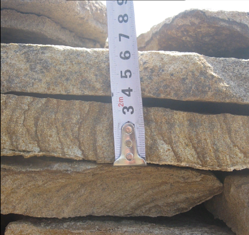 Kamenclub.ru: Песчаник пластушка желтый с рисунком (3 см)  купить в Луганске песчаник желтый с рисунком, рыжий, желтый песчаник пластушка ландшафтная рваная 8 500 руб/м3   фото КАМЕНЬ КЛУБ