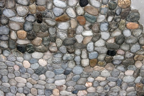 Kamenclub.ru: Галька речная плоская (ассорти) фр. 70-150 мм. купить  в Луганске галька галечник серый белый темно-серый синий светло-серый плоская природная галька  9000 руб/т   фото КАМЕНЬ КЛУБ