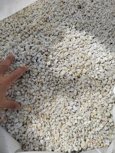 Kamenclub.ru: Мраморная крошка, щебень, цвет-белый, фр. 5-10 мм.  купить в Луганске мрамор белый, айвори, молочный мраморная каменная крошка ландшафтная 12000 руб/т   фото КАМЕНЬ КЛУБ