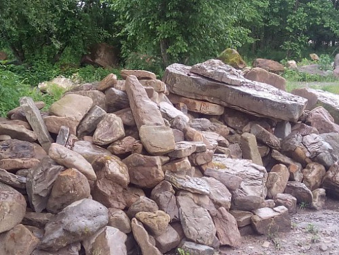 Kamenclub.ru: Песчаник декоративный ландшафтный (фр. 300-500 мм)  купить в Луганске песчаник желтый рыжий серый зеленый валун речной окатанный природный песчаника 4 500 руб/т   фото КАМЕНЬ КЛУБ