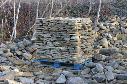 Kamenclub.ru: Песчаник колотый для облицовки (фр. 2-3 см)  купить в Луганске песчаник бежевый серый рыжий песчаник строительный 5000 руб/т   фото КАМЕНЬ КЛУБ