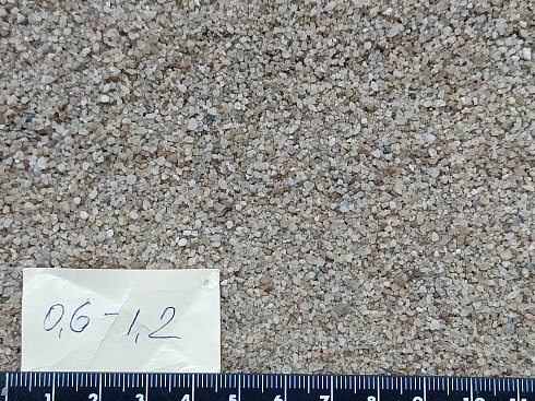 Кварцевый песок для площадок фр. 0,6-1,2 мм.  купить в Луганске фото Камень Клуб