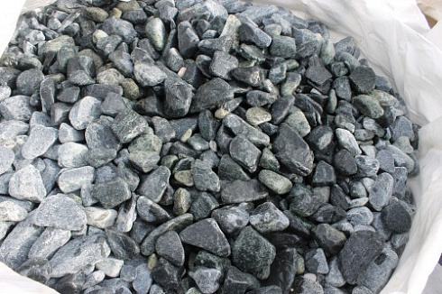 Kamenclub.ru: Щебень галтованный зеленый (змеевик) фр. 50-100 мм.  купить в Луганске галтовка мраморная зеленый, салатовый мрамор 12 500 руб/т   фото КАМЕНЬ КЛУБ