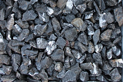 Kamenclub.ru: Щебень крошка черный (мрамор) фр. 5-10 мм.  купить в Луганске мрамор черный с белыми прожилками, черный, белый мраморная крошка декоративная ландшафтная 11000 руб/т   фото КАМЕНЬ КЛУБ