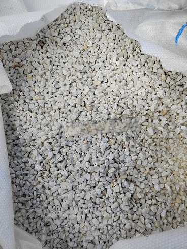 Kamenclub.ru: Мраморная крошка, щебень, цвет-белый, фр. 5-10 мм.  купить в Луганске мрамор белый, айвори, молочный мраморная каменная крошка ландшафтная 12000 руб/т   фото КАМЕНЬ КЛУБ