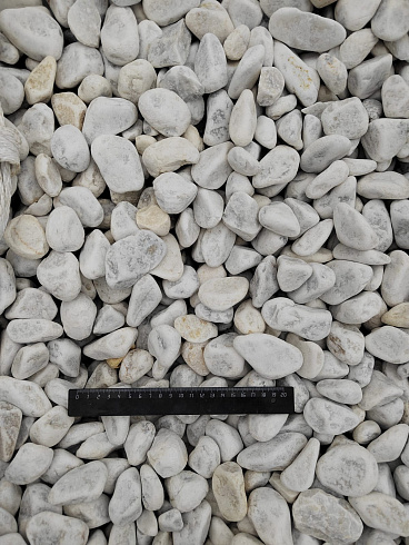 Kamenclub.ru: Мраморная крошка (щебень галтованный белый) фр.40-70 мм.  купить в Луганске мрамор белый молочный айвори окатанный округлый природный камень 17000 руб/т   фото КАМЕНЬ КЛУБ