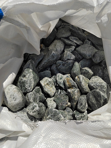 фото Галтованный жадеит (фр. 70-100 мм)  купить в Луганске в интернет-портале КАМЕНЬ КЛУБ