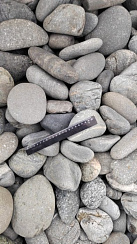 Kamenclub.ru: Галька речная окат (темно-серая) фр. 70-150 мм. купить  в Луганске галька речная темно-серая, синяя, серая речная галька округлая  8000 руб/т   фото КАМЕНЬ КЛУБ