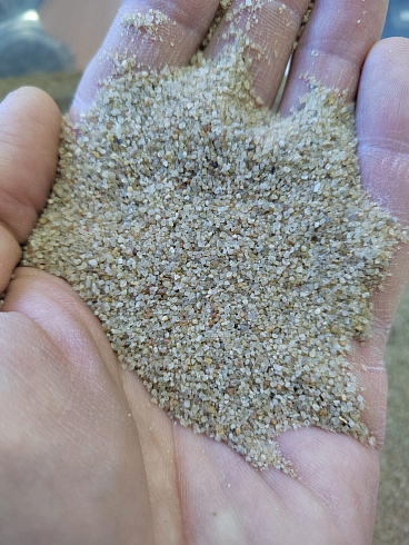 Кварцевый песок для площадок фр. 0,3 - 1 мм.  купить в Луганске фото Камень Клуб