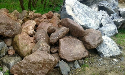 Kamenclub.ru: Конгломераты фр. 300-1000 мм.  купить в Луганске кварц мрамор диабаз коричневый, серый зеленоватый речной валун крупный 6500 руб/т   фото КАМЕНЬ КЛУБ