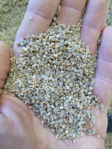 Кварцевый песок для водоподготовки фр. 1,6-3 мм.  купить в Луганске фото Камень Клуб