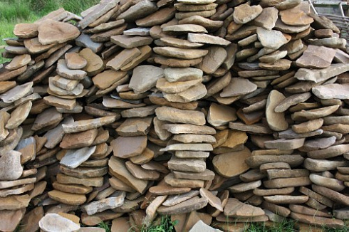 Kamenclub.ru: Песчаник колотый для облицовки (фр. 2-3 см)  купить в Луганске песчаник бежевый серый рыжий песчаник строительный 5000 руб/т   фото КАМЕНЬ КЛУБ