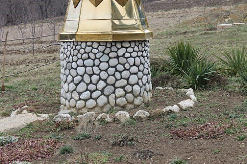 Kamenclub.ru: Галька речная плоская (бело-серая) фр. 100-200-300 мм. купить  в Луганске галька речная плоская серый, белый, бело-серый, серо-белый речная галька плоская  9000 руб/т   фото КАМЕНЬ КЛУБ