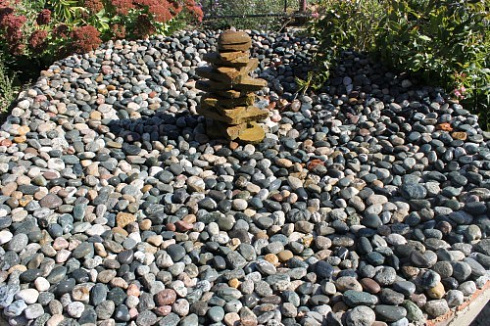 Kamenclub.ru: Галька окат (цветная картошка) фр. 50-100 мм. купить  в Луганске галька природная окатанная серый белый цветной синий темно-серый коричневый округлый галечник окатанный 6800 руб/т   фото КАМЕНЬ КЛУБ