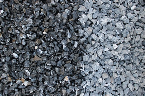 Kamenclub.ru: Щебень крошка черный (мрамор) фр. 10-20 мм.  купить в Луганске мрамор черный с белыми прожилками, черный, белый каменная ландшафтная декоративная крошка щебня 11000 руб/т   фото КАМЕНЬ КЛУБ