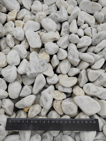 Kamenclub.ru: Мраморная крошка (щебень галтованный белый) фр.40-70 мм.  купить в Луганске мрамор белый молочный айвори окатанный округлый природный камень 17000 руб/т   фото КАМЕНЬ КЛУБ