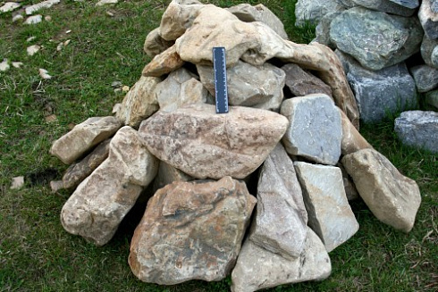 Kamenclub.ru: Песчаник декоративный ландшафтный (фр. 300-500 мм)  купить в Луганске песчаник желтый рыжий серый зеленый валун речной окатанный природный песчаника 4 500 руб/т   фото КАМЕНЬ КЛУБ