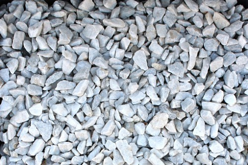 Kamenclub.ru: Мраморная крошка, щебень, цвет-белый, фр. 3-5 мм.  купить в Луганске мрамор белый молочный бежевый мрамор колотый 11500 руб/т   фото КАМЕНЬ КЛУБ