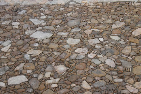 Kamenclub.ru: Песчаник для мощения дорожек, площадок, парковок ( фр 5-10 см)  купить в Луганске песчаник  серый желтый коричневый рыжий песчаник оголтованный окатанный 6500 руб/т   фото КАМЕНЬ КЛУБ