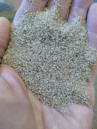 Кварцевый песок для площадок фр. 0,3 - 1 мм.  купить в Луганске фото Камень Клуб