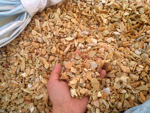 Kamenclub.ru: Щебень крошка желтый (ЗЛАТОЛИТ) фр. 5-10 мм.  купить в Луганске мрамор золотистый, бежевый, желтый каменная ландшафтная декоративная крошка здатолита 8500 руб/т   фото КАМЕНЬ КЛУБ