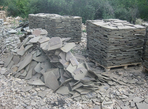 Kamenclub.ru: Песчаник пластушка серо-зеленый (1,5 см)  купить в Луганске плитняк - пластушка серо-зеленый, серый, зеленый пластушка рваная ландшафтная колотая 10200 руб/м3   фото КАМЕНЬ КЛУБ