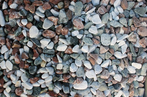 Kamenclub.ru: Мраморная крошка (щебень галтованный микс:белый-зеленый-розовый) фр.20-40 мм.  купить в Луганске мрамор белый, зеленый, розовый мрамор декоративный (галтовка) 15500 руб/т   фото КАМЕНЬ КЛУБ