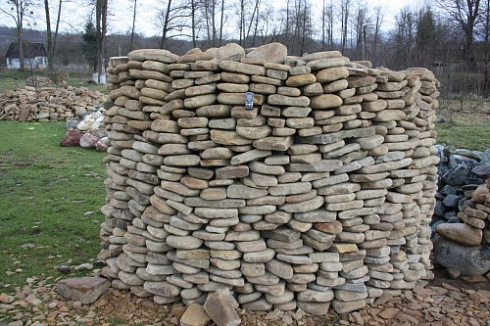 Kamenclub.ru: Песчаник для мощения дорожек, площадок, парковок ( фр 5-10 см)  купить в Луганске песчаник  серый желтый коричневый рыжий песчаник оголтованный окатанный 6500 руб/т   фото КАМЕНЬ КЛУБ