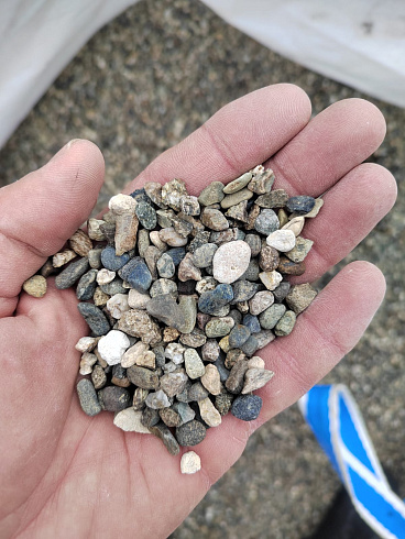 Kamenclub.ru: Галька речная окат (серая) фр.5-10 мм купить  в Луганске галька речная серая, серый, темно-серый, светло-серый, коричневый речная окатанная галька декоративная ландшатфная 5000 руб/т   фото КАМЕНЬ КЛУБ