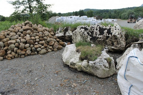 Kamenclub.ru: Песчаник ядра, фр. 100-300 мм  купить в Луганске песчаник бежевый серый рыжий речная галька 5 000 руб/т   фото КАМЕНЬ КЛУБ