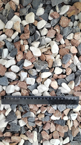 Kamenclub.ru: Мраморная крошка (щебень галтованный микс:белый-зеленый-розовый) фр.20-40 мм.  купить в Луганске мрамор белый, зеленый, розовый мрамор декоративный (галтовка) 15500 руб/т   фото КАМЕНЬ КЛУБ
