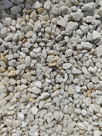 Kamenclub.ru: Мраморная крошка, щебень, цвет-белый, фр. 5-10 мм.  купить в Луганске мрамор белый, айвори, молочный мраморная каменная крошка ландшафтная 12000 руб/т   фото КАМЕНЬ КЛУБ