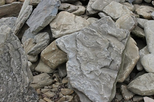 Kamenclub.ru: Песчаник декоративный ландшафтный (фр. 300-500 мм)  купить в Луганске песчаник желтый рыжий серый зеленый валун речной окатанный природный песчаника 4 500 руб/т   фото КАМЕНЬ КЛУБ